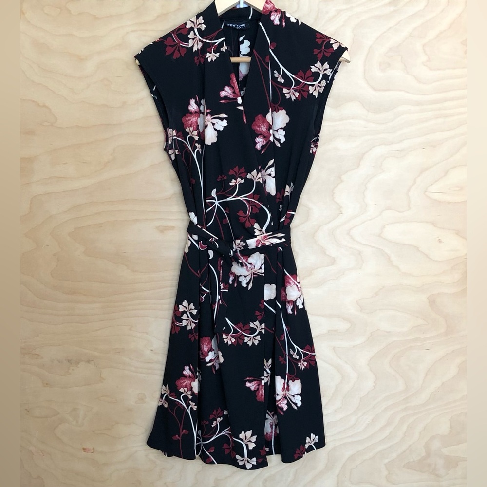 New York Company Wrap Dress Black Floral Womens Tie Waist Size M.